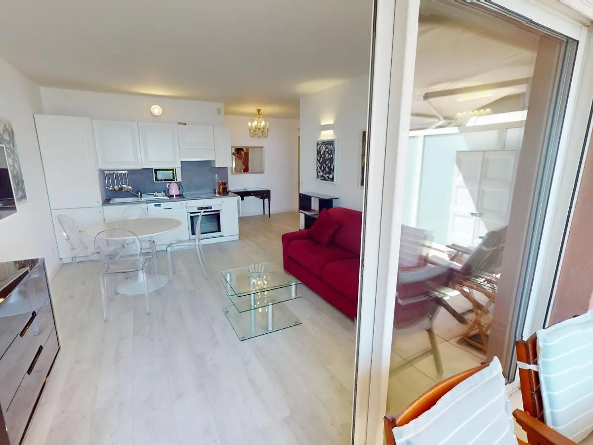 3 Pieces Climatise Avec Terrasse, Garage Et Wifi A Menton - Fr-1-196-342 Apartment