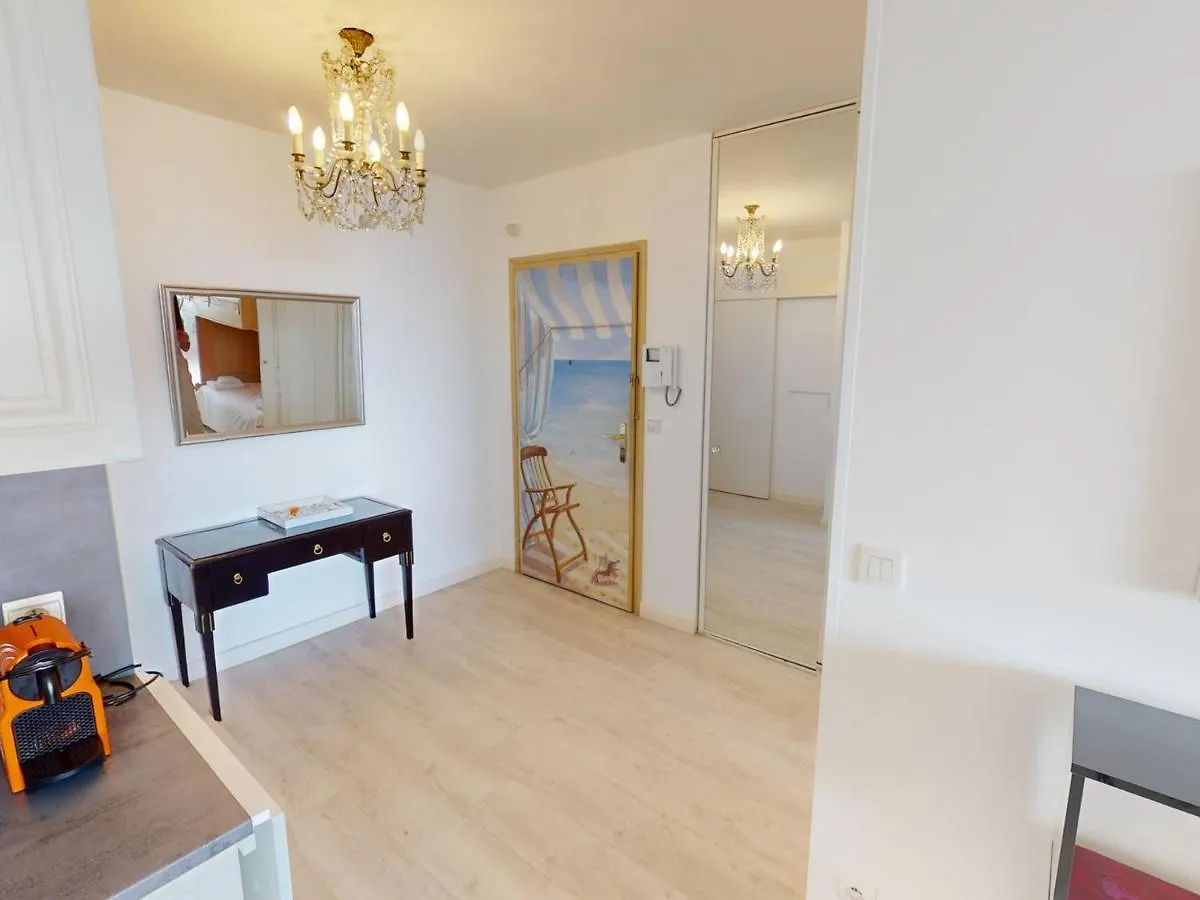 3 Pieces Climatise Avec Terrasse, Garage Et Wifi A Menton - Fr-1-196-342 Apartment