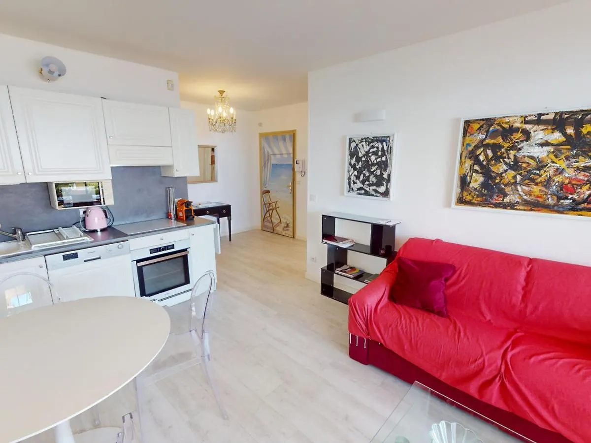 3 Pieces Climatise Avec Terrasse, Garage Et Wifi A Menton - Fr-1-196-342 Apartment