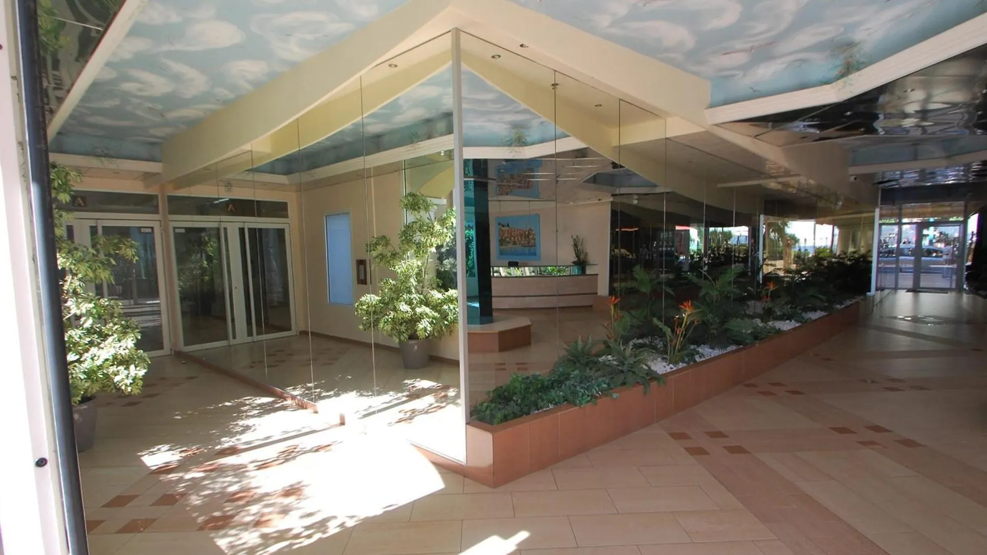 3 Pieces Climatise Avec Terrasse, Garage Et Wifi A Menton - Fr-1-196-342 Apartment