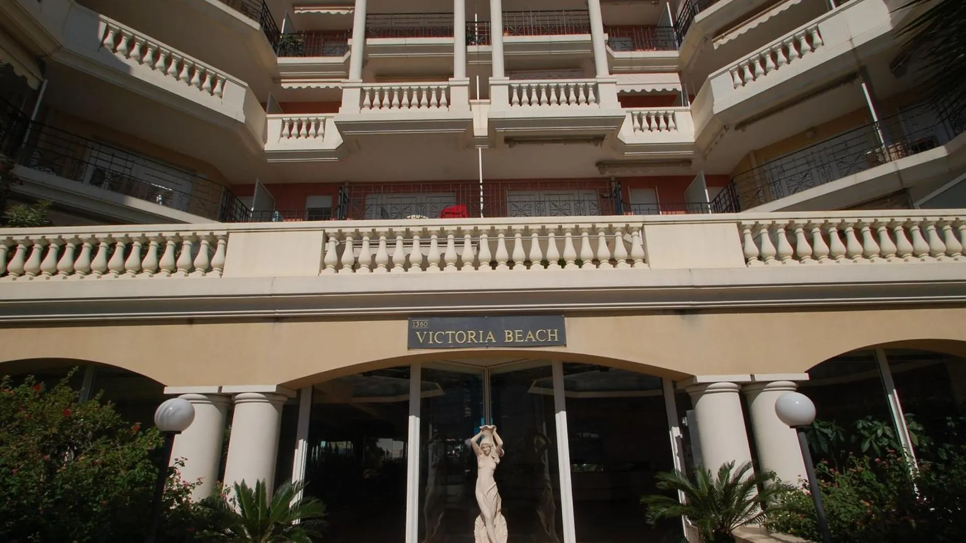 3 Pieces Climatise Avec Terrasse, Garage Et Wifi A Menton - Fr-1-196-342 Apartment 0*,  France