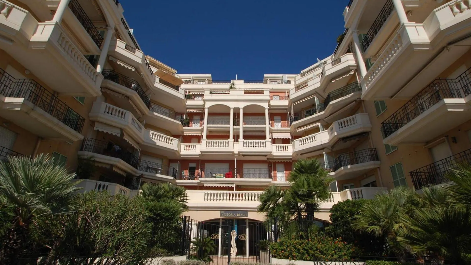3 Pieces Climatise Avec Terrasse, Garage Et Wifi A Menton - Fr-1-196-342 Apartment